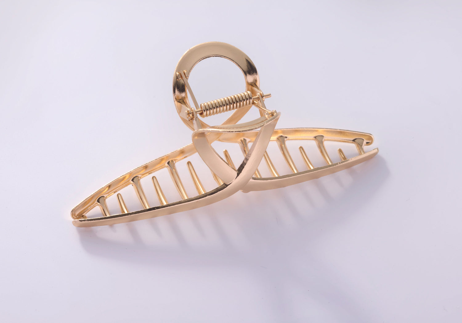 Goldene Haarspange mit Ringdesign