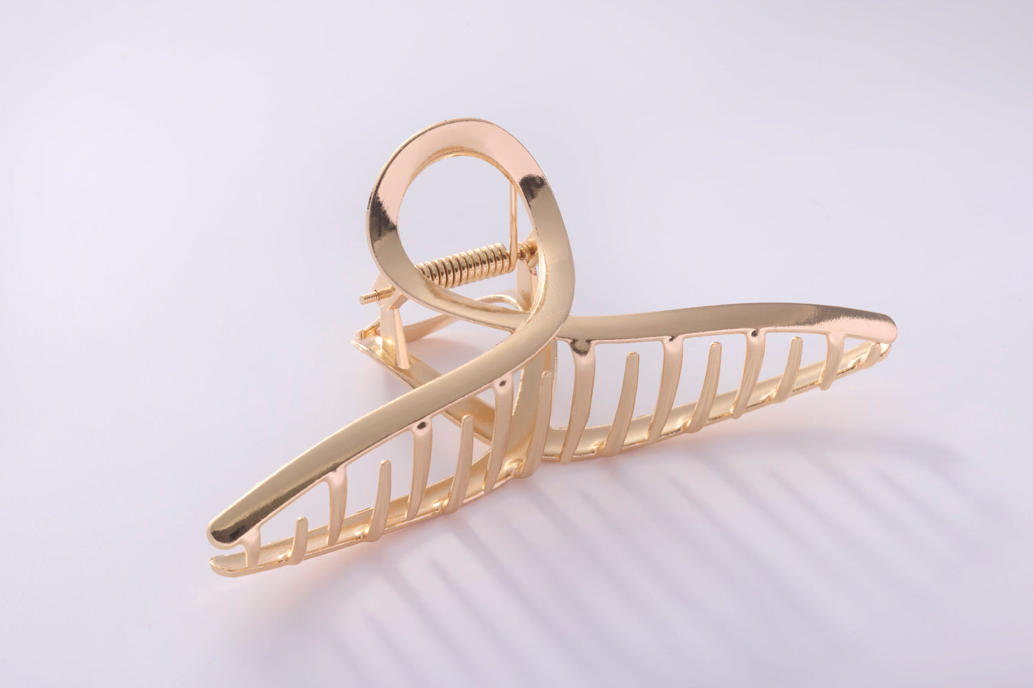 Goldene Haarspange mit Ringdesign