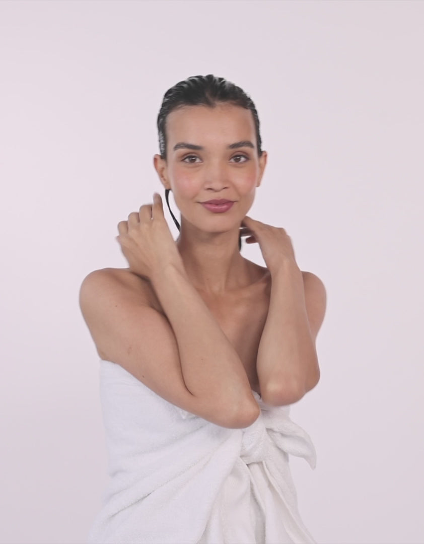Sam McKnight Light Nourishing Conditioner – Video